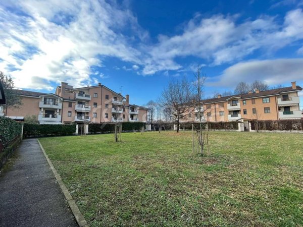 appartamento in vendita a Caronno Pertusella