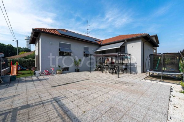 casa indipendente in vendita a Caronno Pertusella