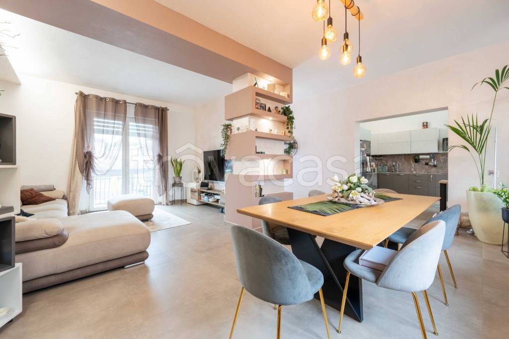 casa indipendente in vendita a Caronno Pertusella