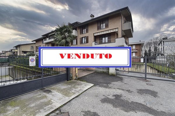 appartamento in vendita a Caronno Pertusella