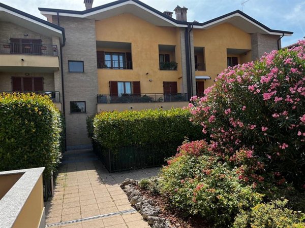 appartamento in vendita a Caronno Pertusella