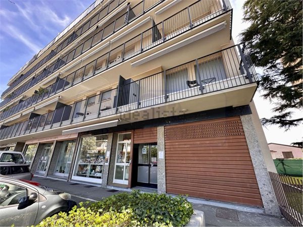 negozio in vendita a Caronno Pertusella