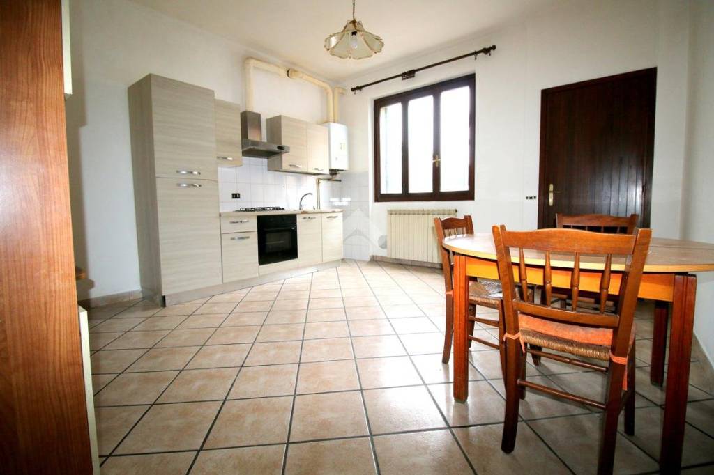appartamento in vendita a Caronno Pertusella