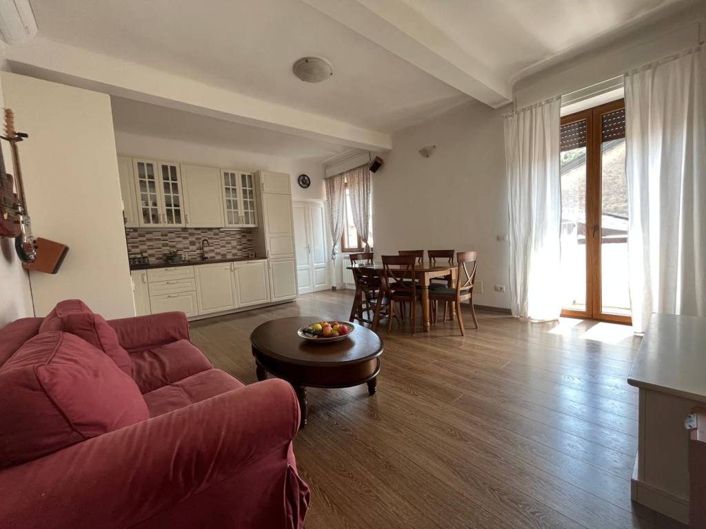 casa indipendente in vendita a Caronno Pertusella