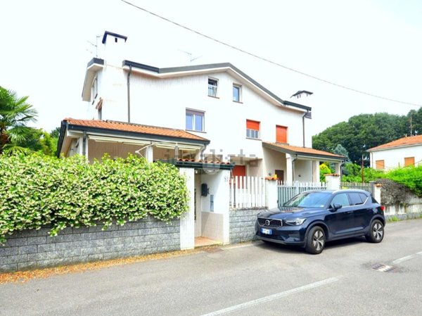casa indipendente in vendita a Caronno Pertusella