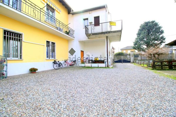 appartamento in vendita a Caronno Pertusella