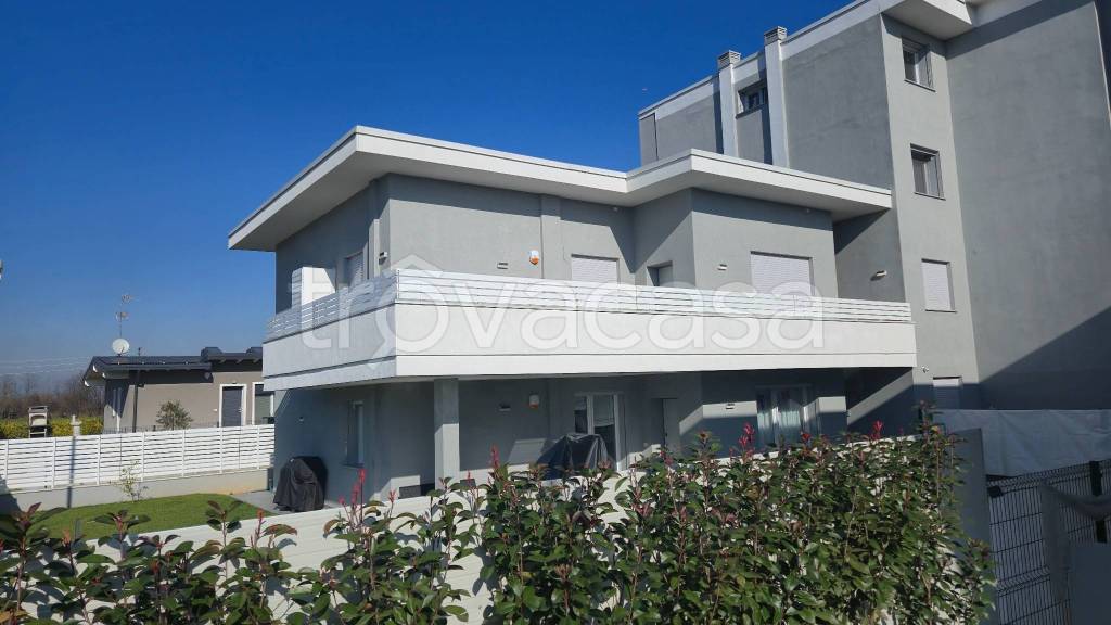 appartamento in vendita a Caronno Pertusella