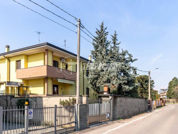 appartamento in vendita a Caronno Pertusella