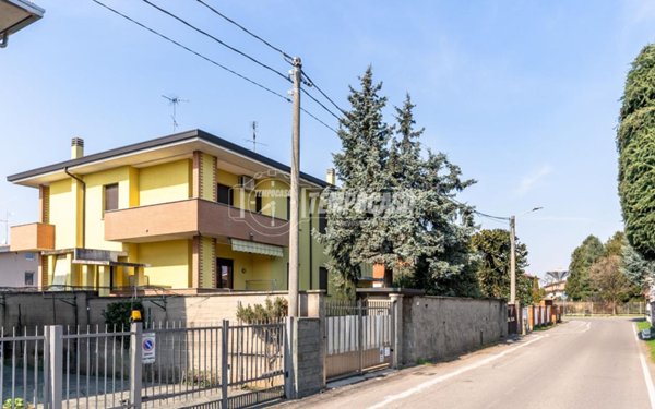 appartamento in vendita a Caronno Pertusella