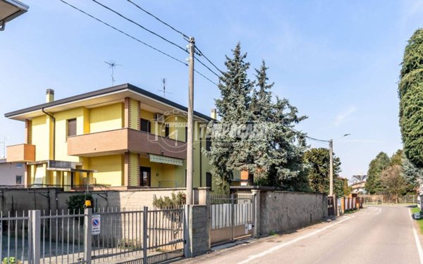 appartamento in vendita a Caronno Pertusella