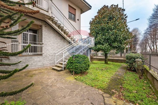 casa indipendente in vendita a Caronno Pertusella