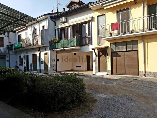 appartamento in vendita a Caronno Pertusella