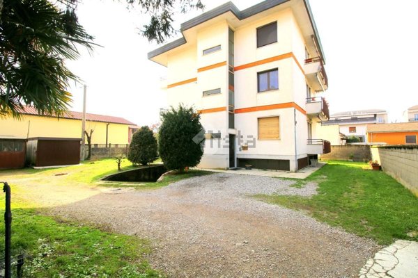 appartamento in vendita a Caronno Pertusella
