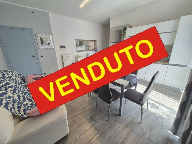 appartamento in vendita a Caronno Pertusella