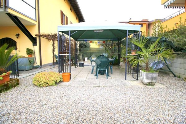 casa indipendente in vendita a Caronno Pertusella