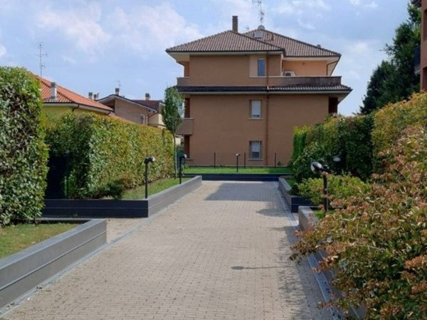 appartamento in vendita a Caronno Pertusella