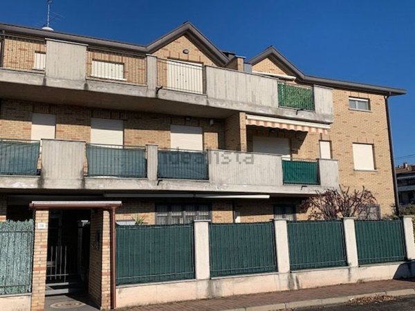 appartamento in vendita a Caronno Pertusella