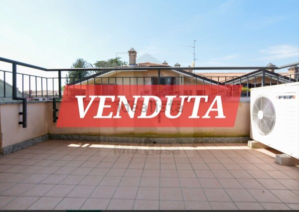 appartamento in vendita a Caronno Pertusella