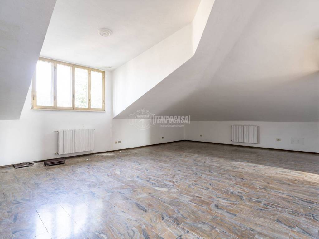 appartamento in vendita a Caronno Pertusella