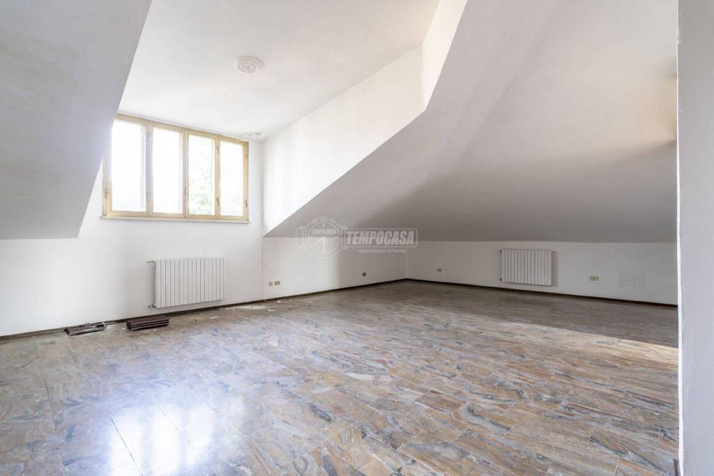 appartamento in vendita a Caronno Pertusella