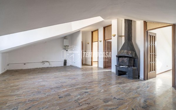 appartamento in vendita a Caronno Pertusella