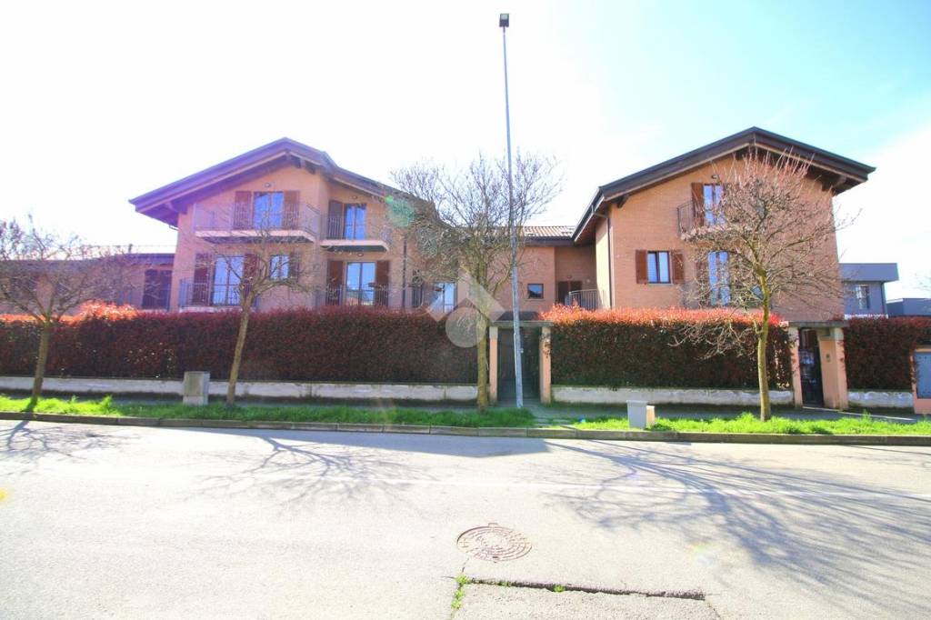 appartamento in vendita a Caronno Pertusella