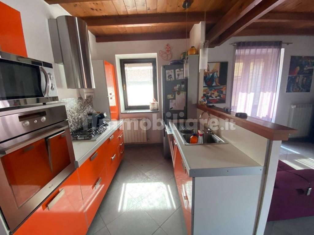 appartamento in vendita a Caronno Pertusella