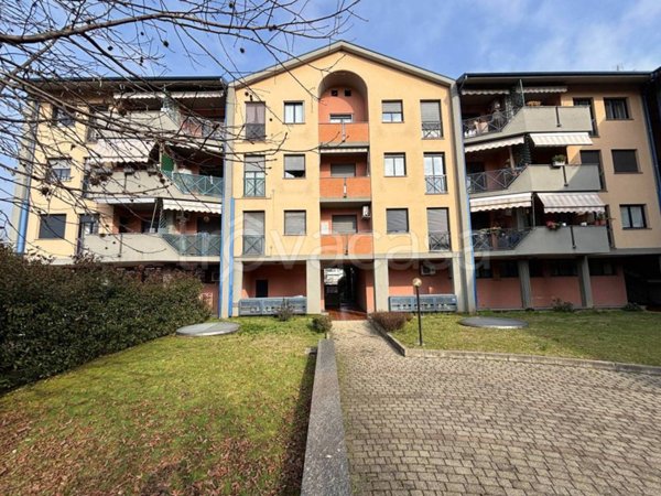 appartamento in vendita a Caronno Pertusella