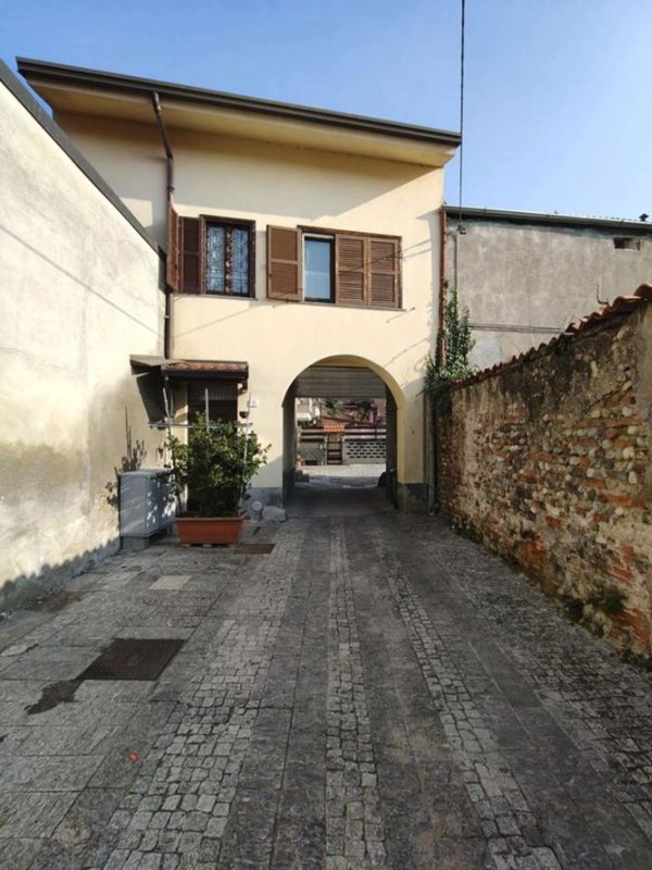 appartamento in vendita a Caronno Pertusella