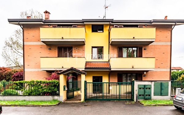appartamento in vendita a Caronno Pertusella