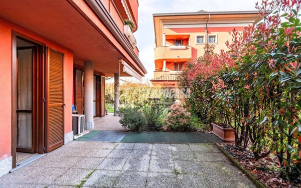 appartamento in vendita a Caronno Pertusella