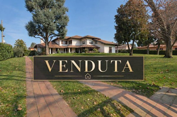 casa indipendente in vendita a Caronno Pertusella