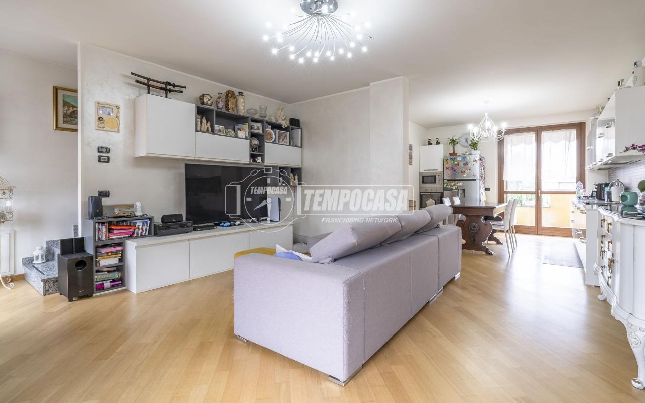 appartamento in vendita a Caronno Pertusella