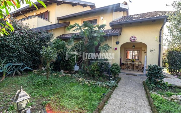 casa indipendente in vendita a Caronno Pertusella