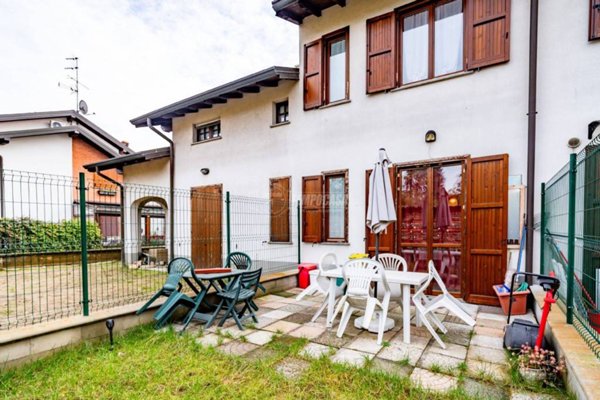 casa indipendente in vendita a Caronno Pertusella