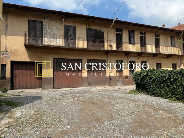 casale in vendita a Caronno Pertusella