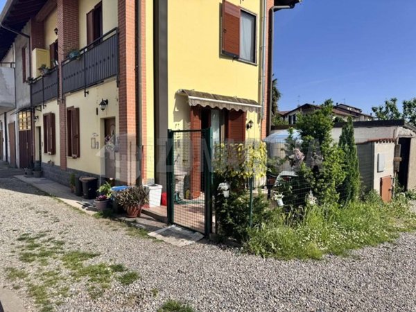 appartamento in vendita a Caronno Pertusella