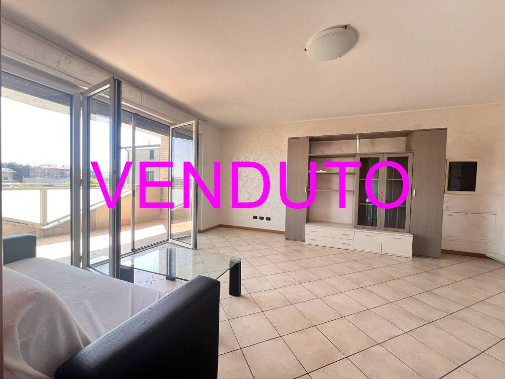 appartamento in vendita a Caronno Pertusella