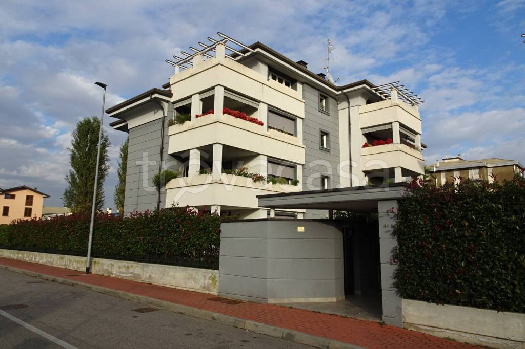 appartamento in vendita a Caronno Pertusella
