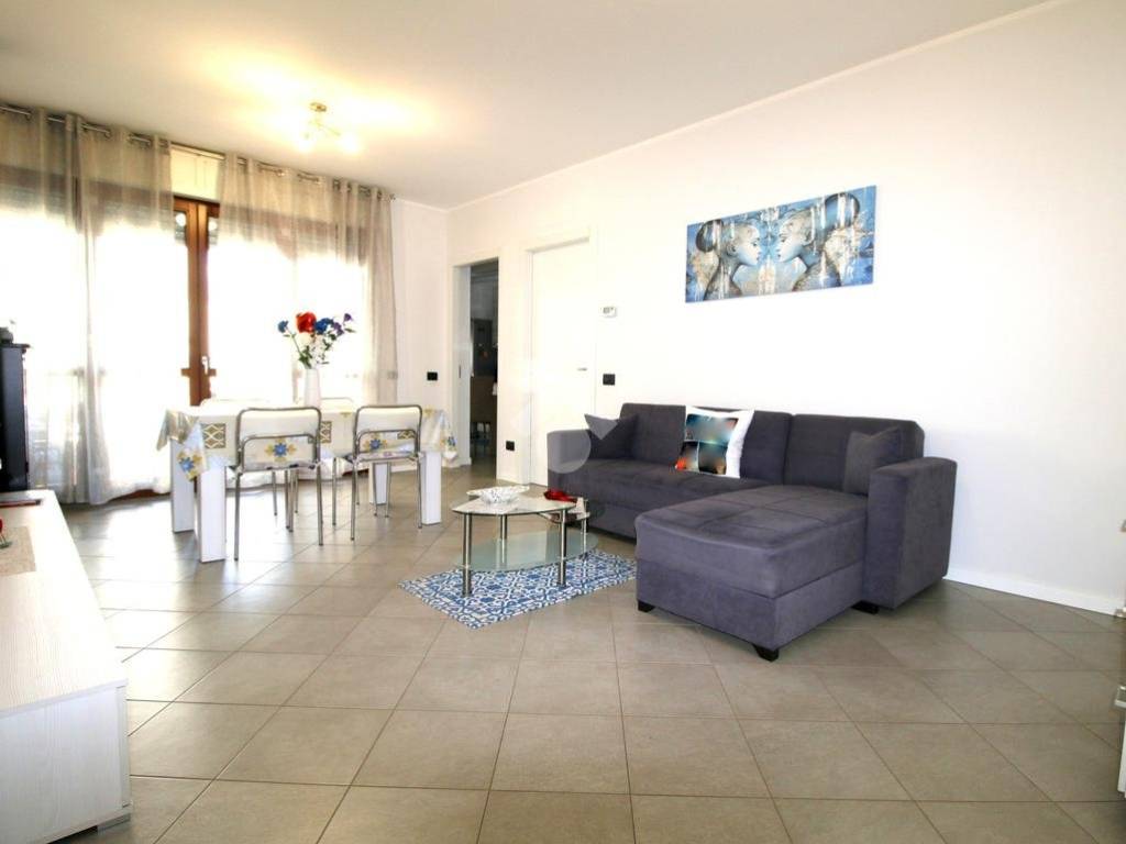 appartamento in vendita a Caronno Pertusella