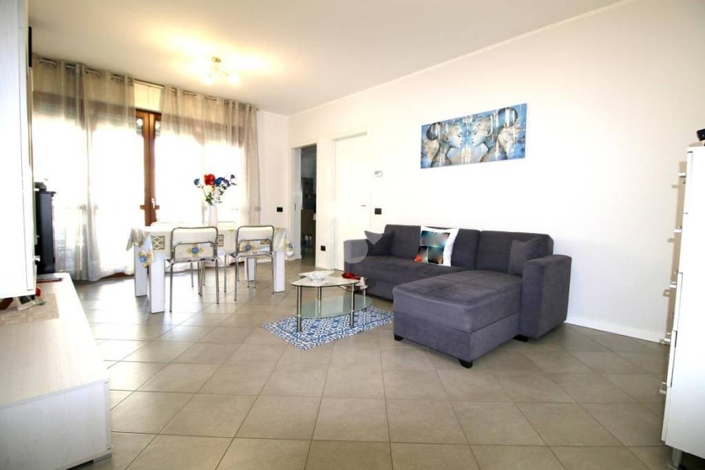 appartamento in vendita a Caronno Pertusella