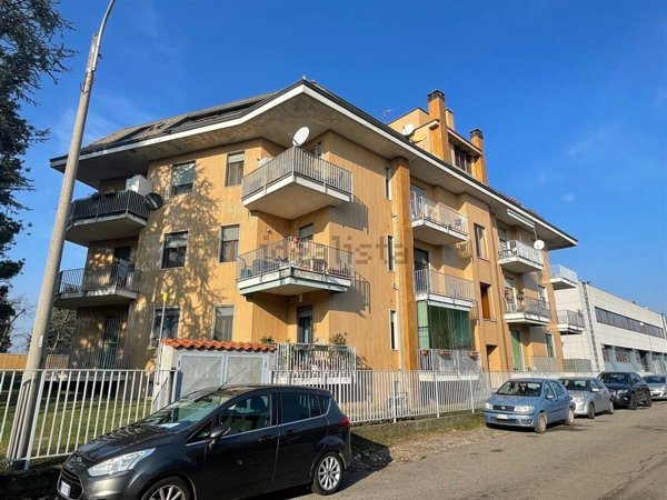 appartamento in vendita a Caronno Pertusella