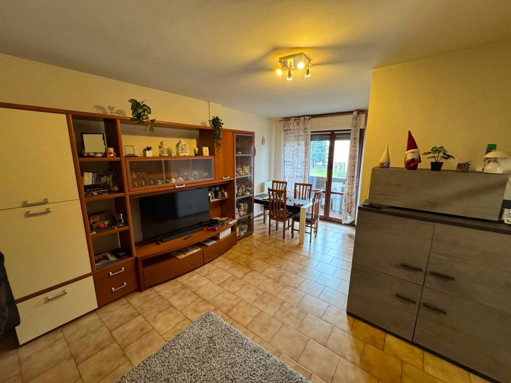 appartamento in vendita a Caronno Pertusella