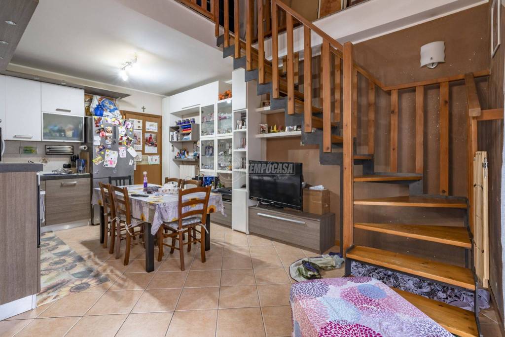 appartamento in vendita a Caronno Pertusella