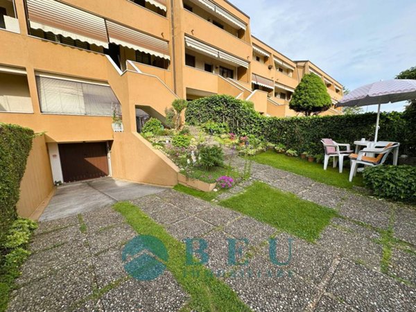 casa indipendente in vendita a Caronno Pertusella