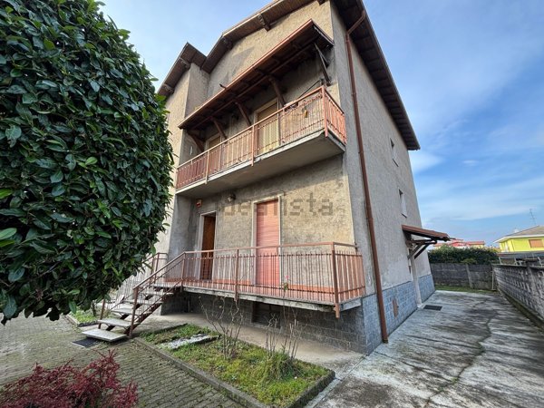 appartamento in vendita a Caronno Pertusella