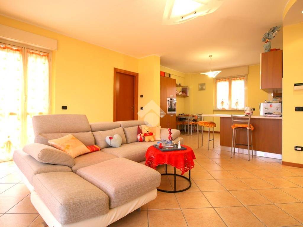 appartamento in vendita a Caronno Pertusella