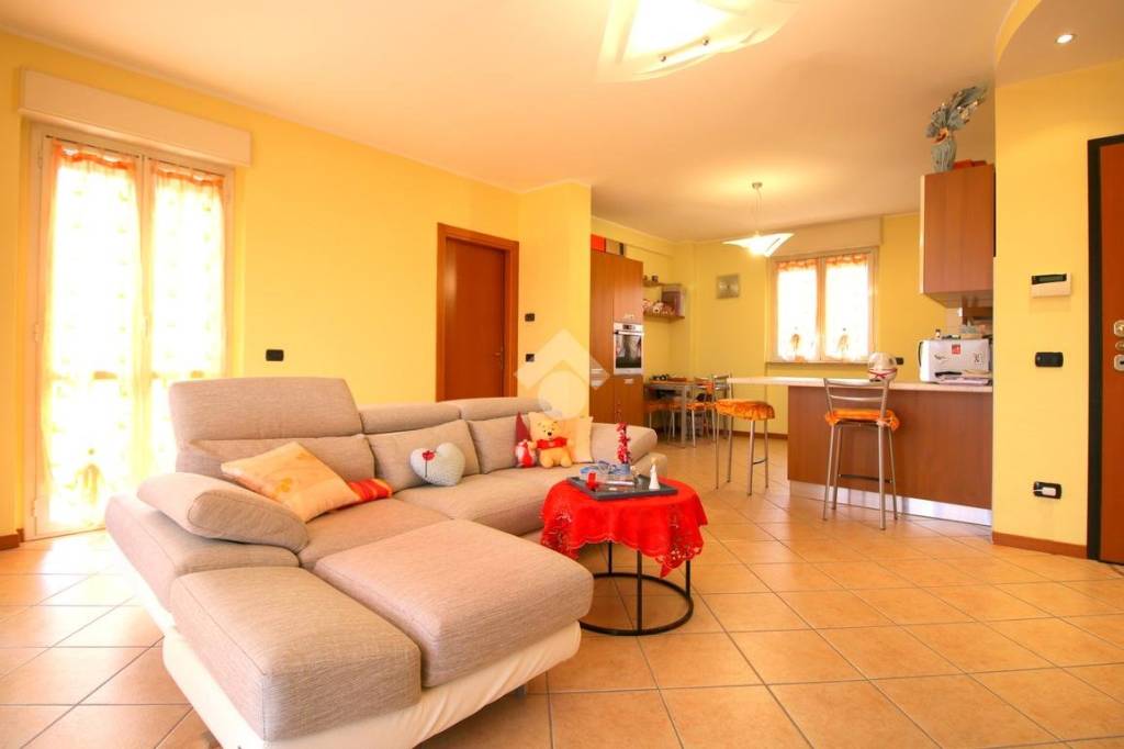 appartamento in vendita a Caronno Pertusella