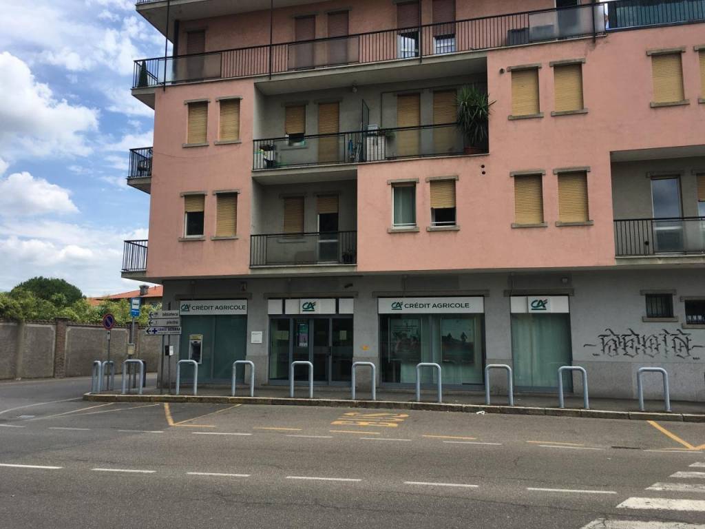 negozio in vendita a Caronno Pertusella