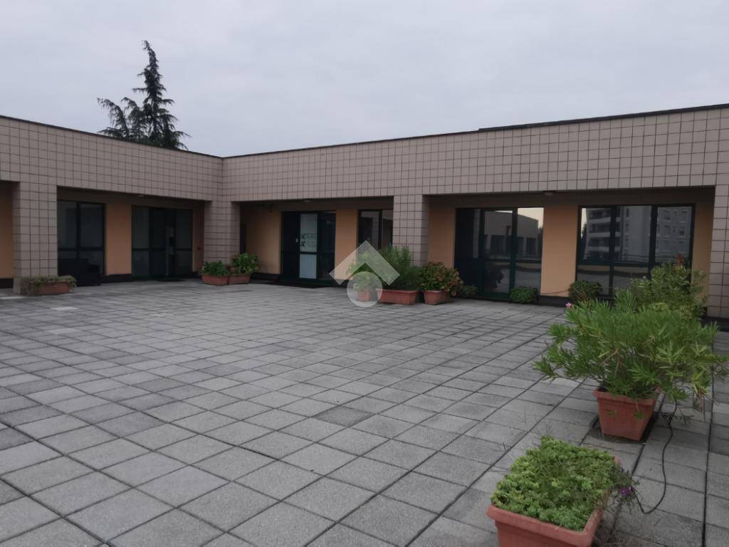 ufficio in vendita a Caronno Pertusella